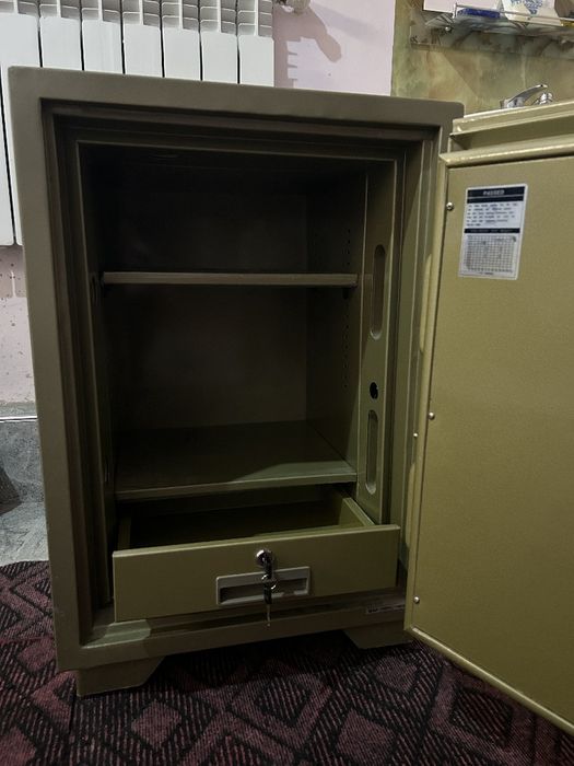 Seyf satiladi! Boyi 70cm eni 50cm