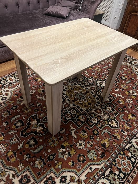 Крепкий стол ( цвет светлый орех)