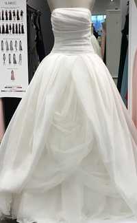 Vera Wang (Вера Уонг) уникална дизайнерска сватбена рокля с шлейф