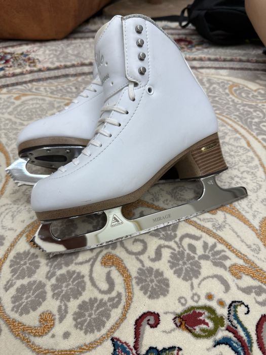 Продаются коньки джексон, почти новые, покупали в Sportbox, размер 37