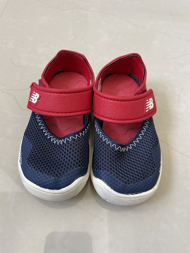 Sandale/Papuci New Balance Marime 22.5