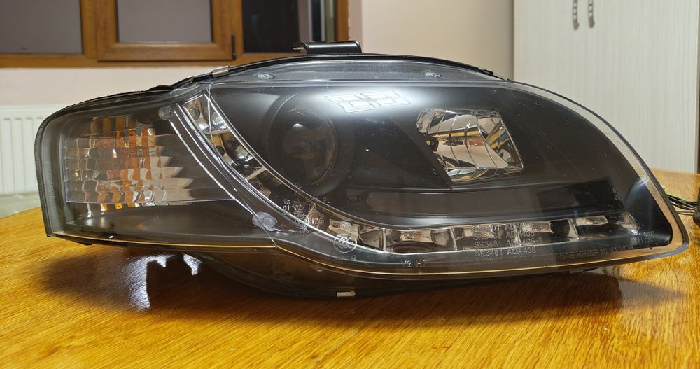 Faruri led cu lupa audi a4 b7 aftermarket
