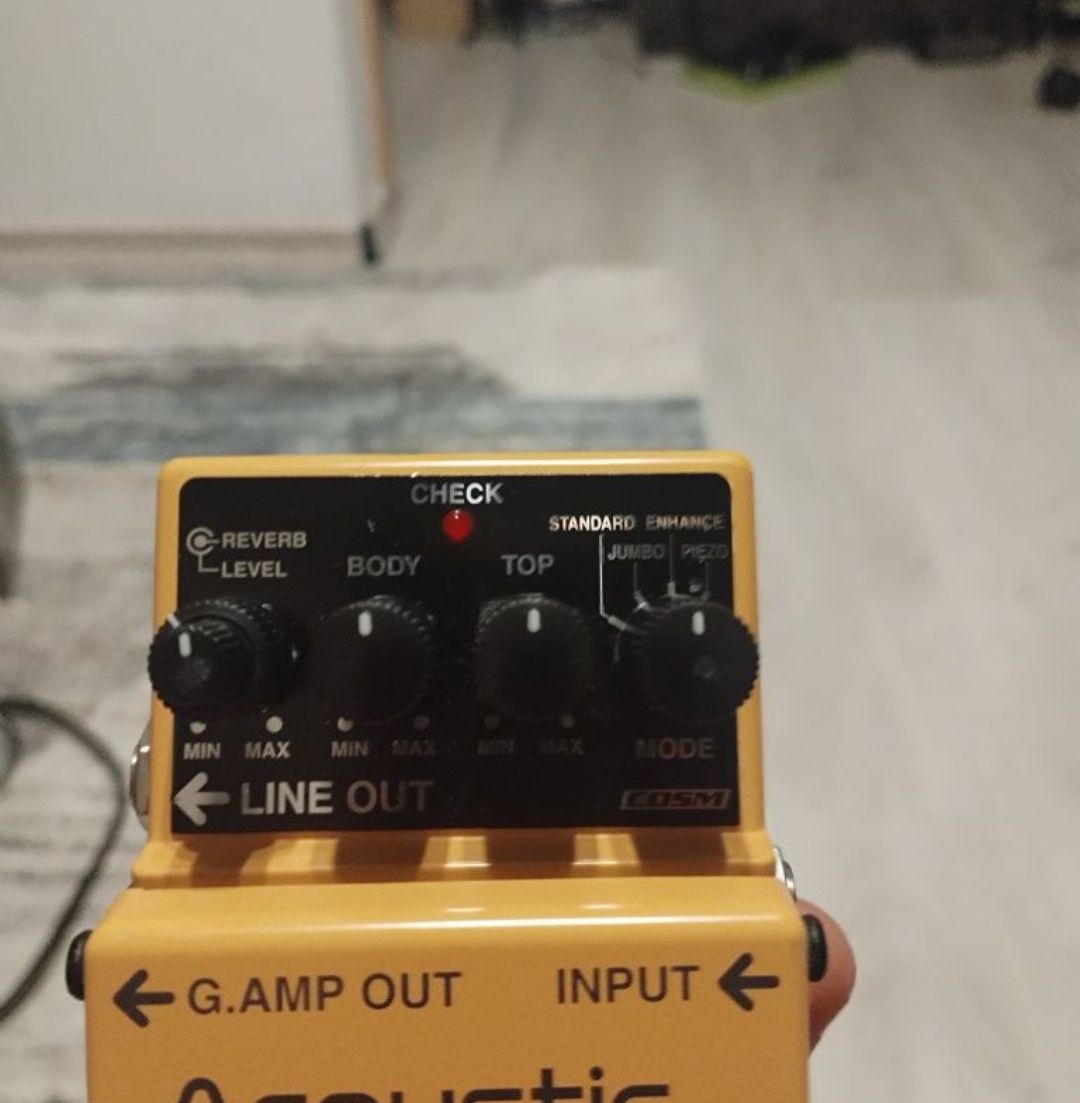 Pedala BOSS acoustic Simulator