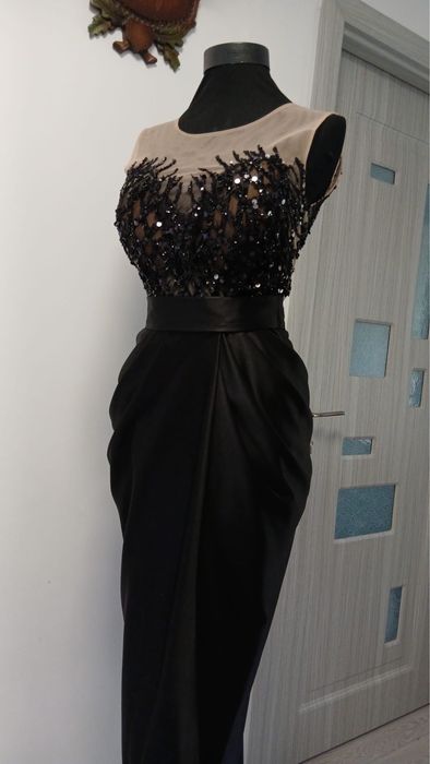 Vand rochie nașă