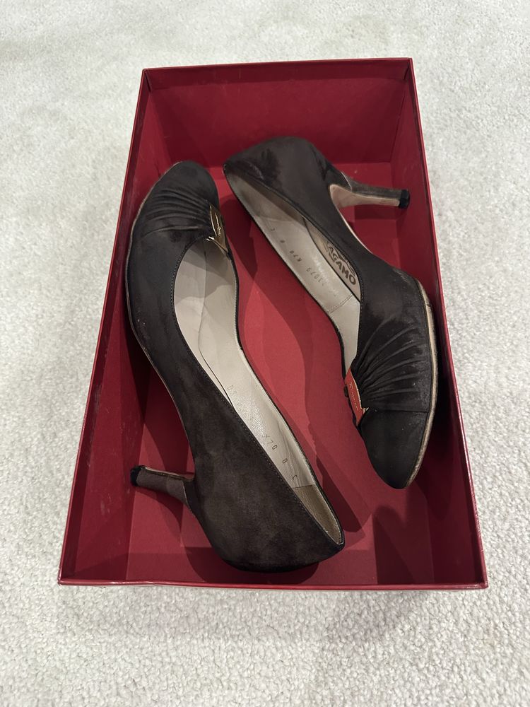 Дамски обувки от естествена кожа на Salvatore Ferragamo