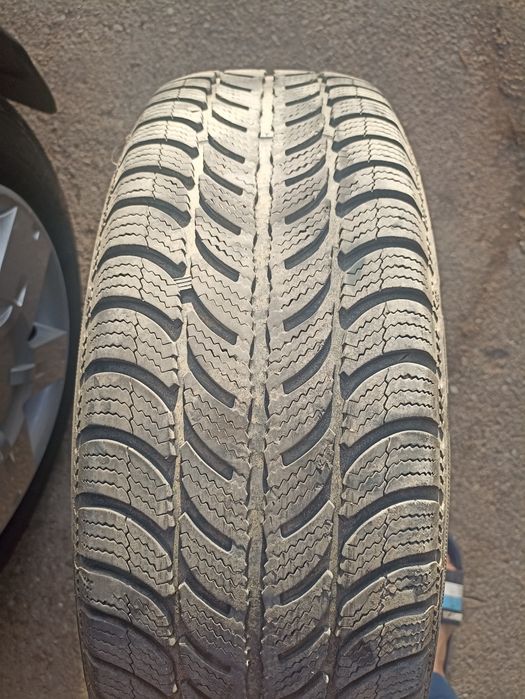 Vand 2 cauciucuri  Debica 185/65/R15 iarna