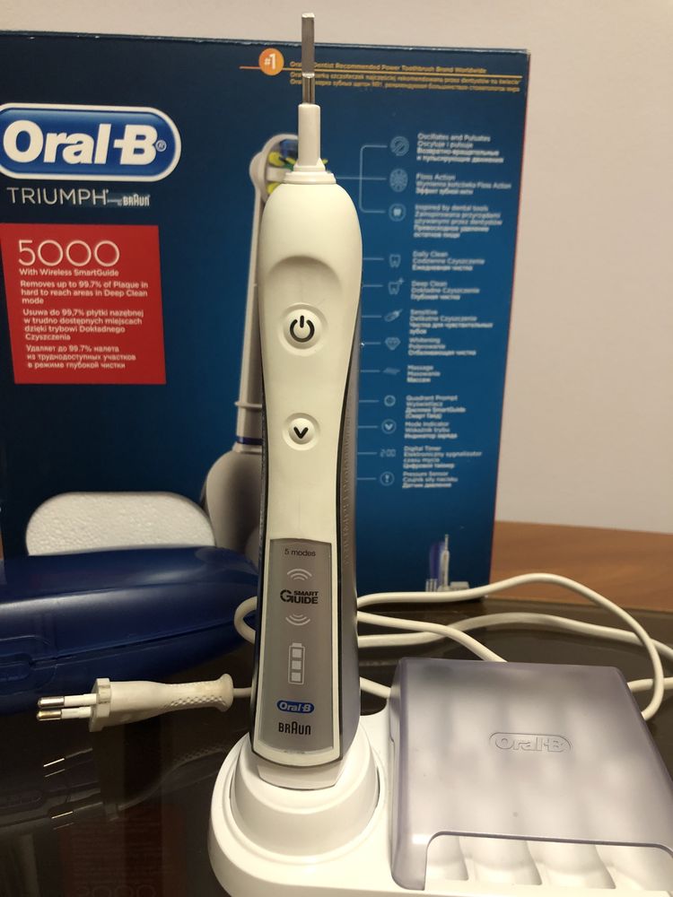 Ел. четка за зъби Oral B D34-545 Triumph 5000