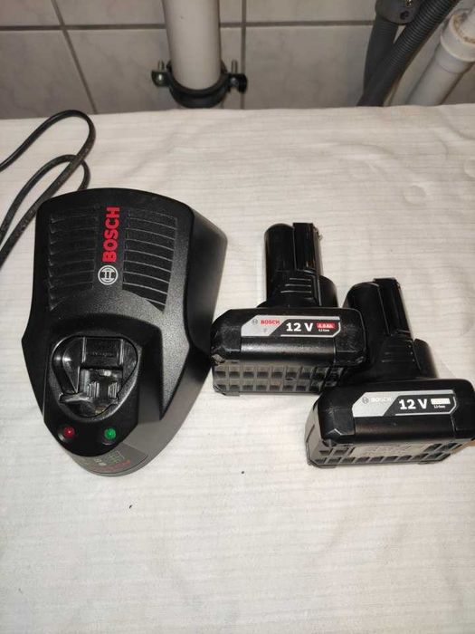 Bosch acumulatori 12 V 4:Ah , pentru scule Bosch