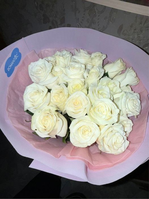 25 белых роз свежие