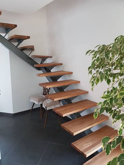 Scări metalice exterioare și interioare