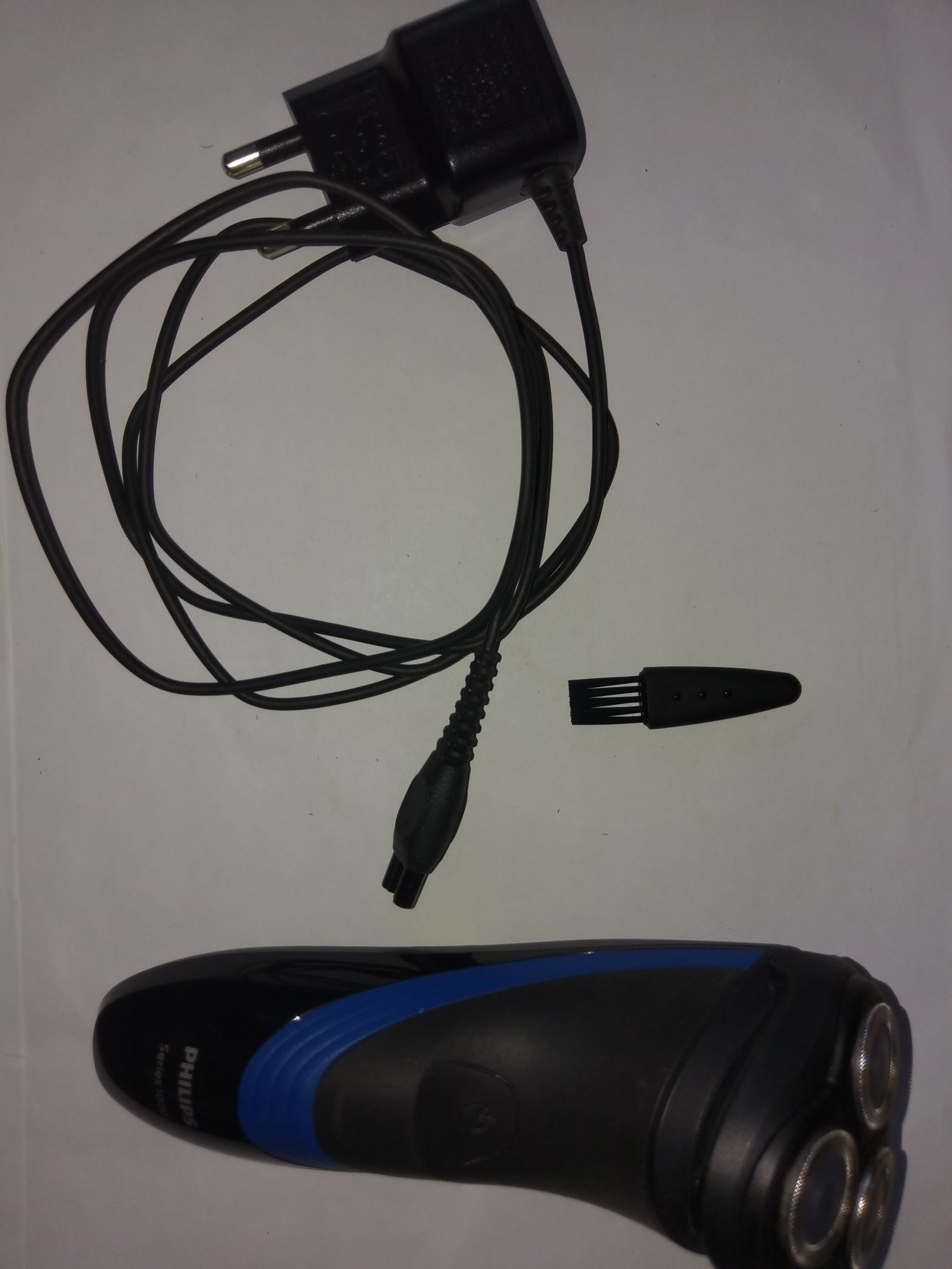 Aparat de barbierit electric reincarcabil Philips series 1000 S1510