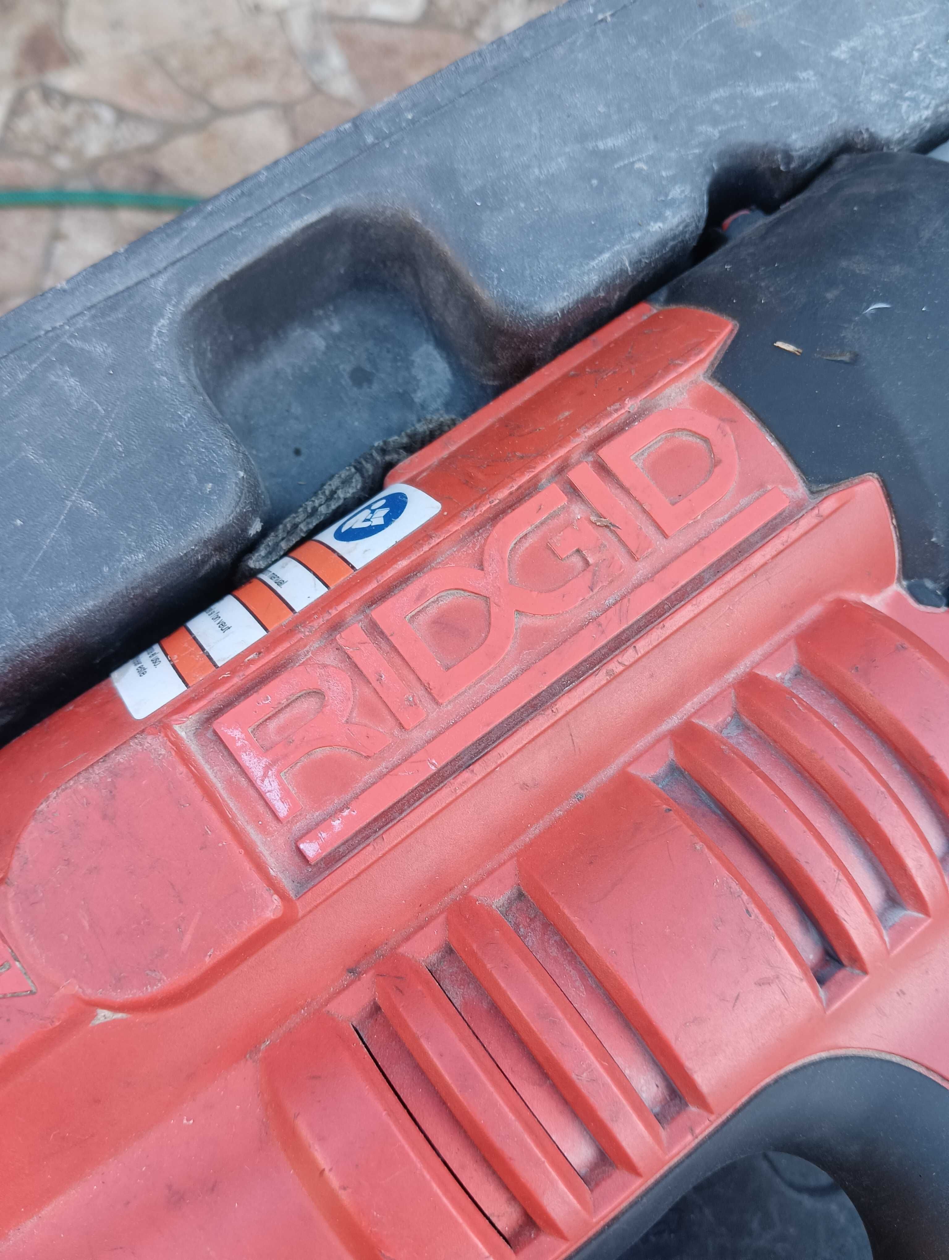 преса за пресфитинги RIDGID + 4 бр. глави/вижте снимките/