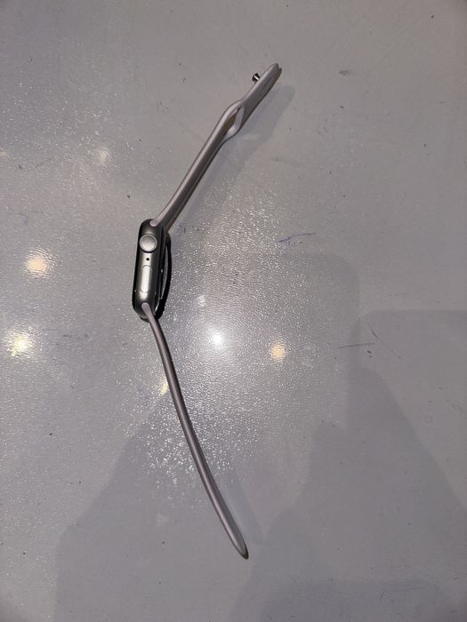 Apple Watch 6 series 40mm silver aluminium case white sport band