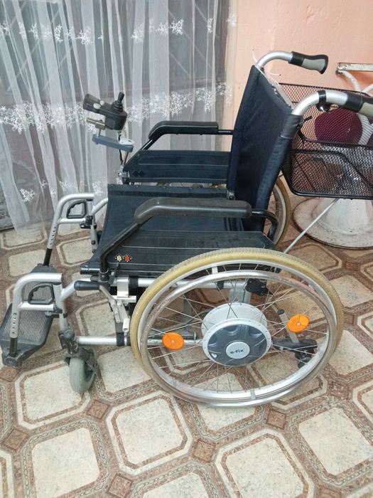 Електрическа,рингова инвалидна количка управляваща се с джойстик