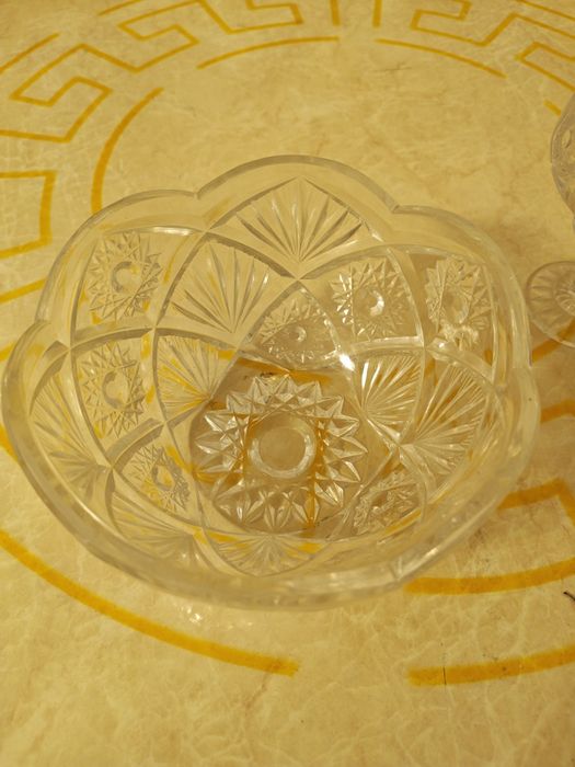 Хрустальная вазочка