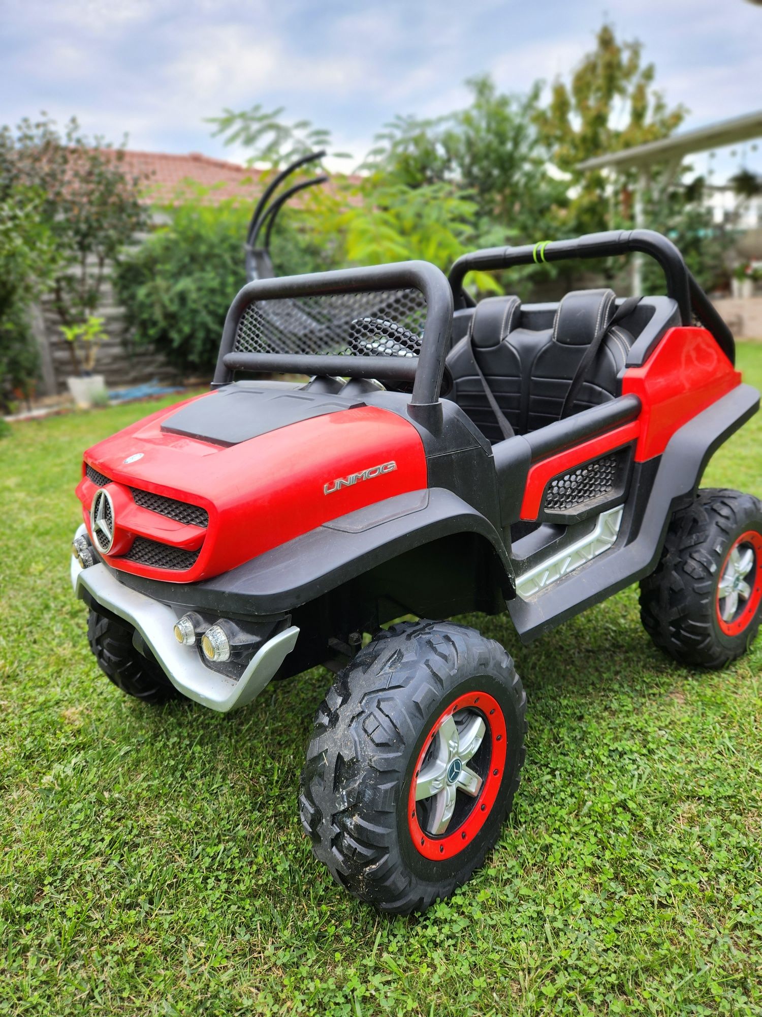 Mașinuța electrică 4x4 Premier Mercedes Unimog