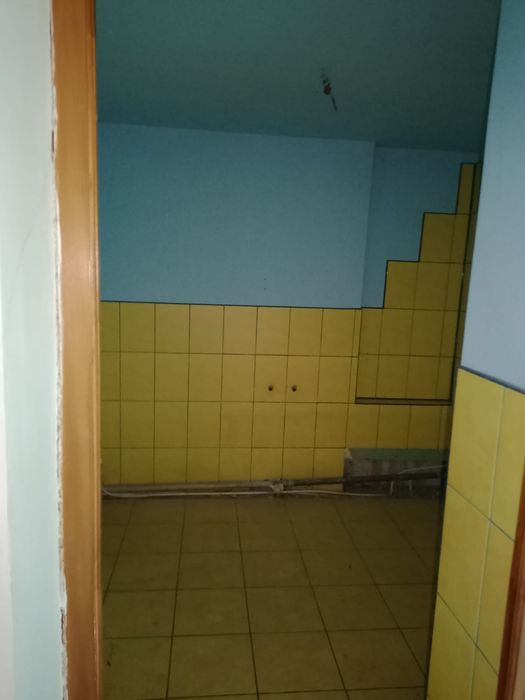 Vand apartament 4 camere, decomandat, in Vulcan.