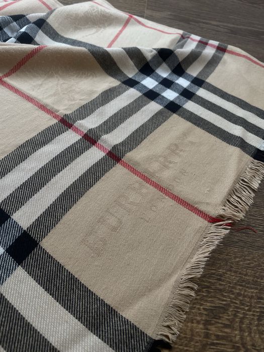 Eșarfa burberry ,nepurtata