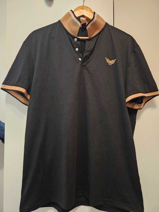 Тениска с широка яка