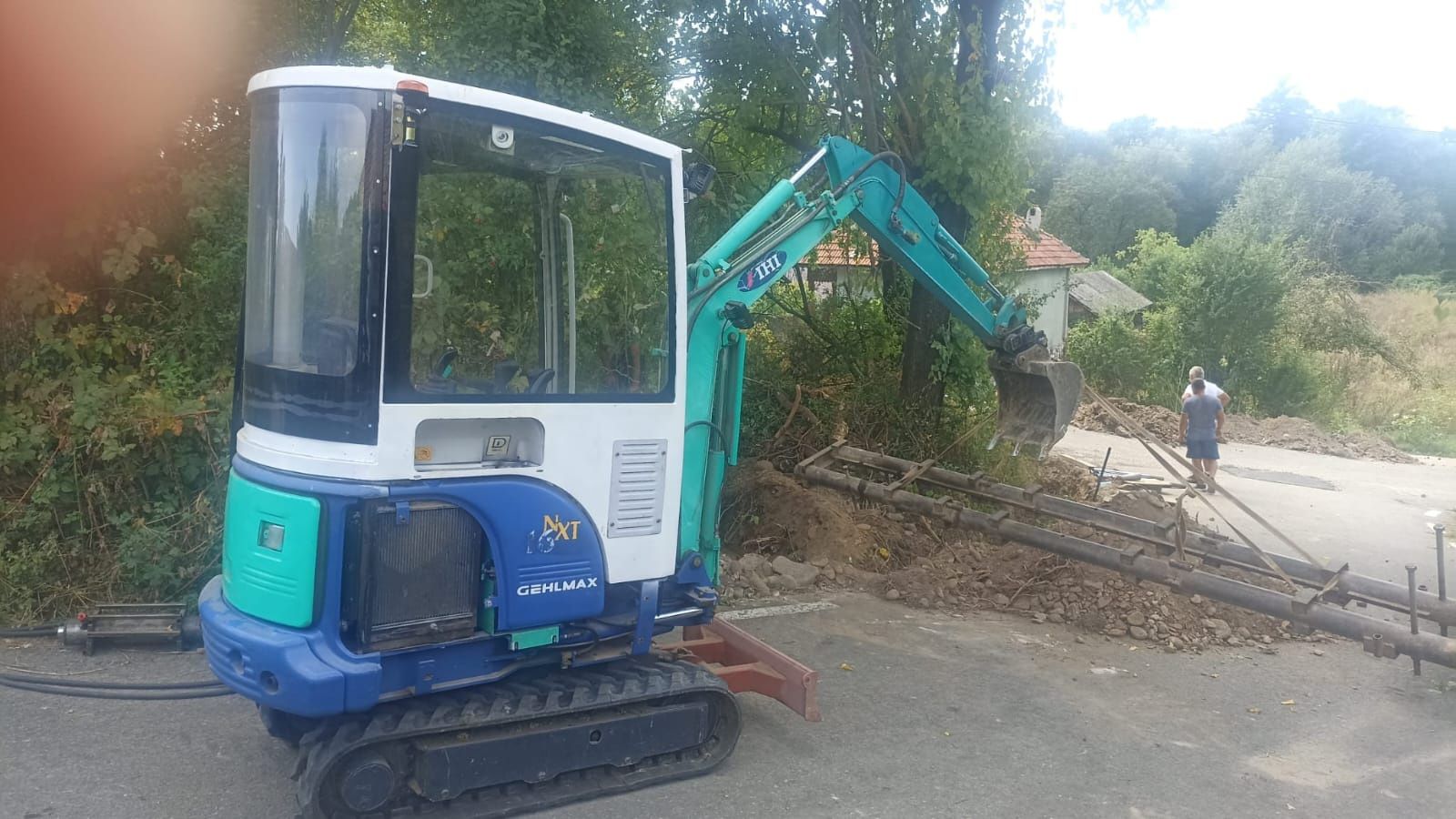 Închiriez miniexcavator