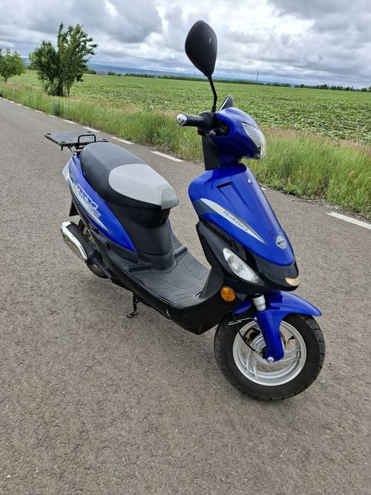 Vand scuter de 49cm3 cu acte