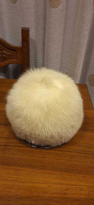 caciula vulpe polara  ,pret 130 lei.