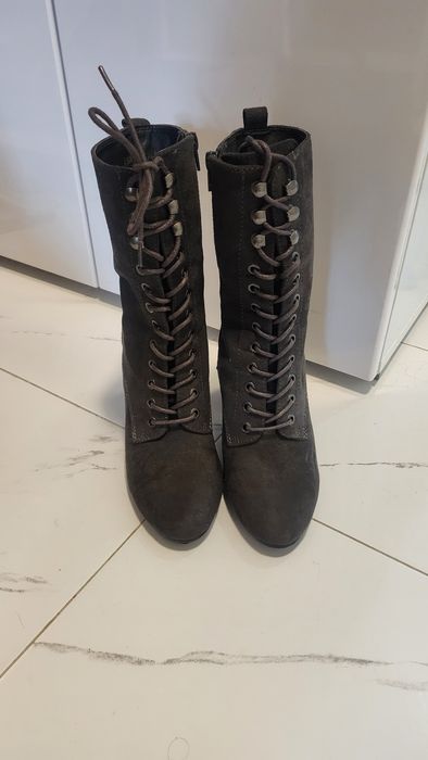 Велурени ботуши на ток