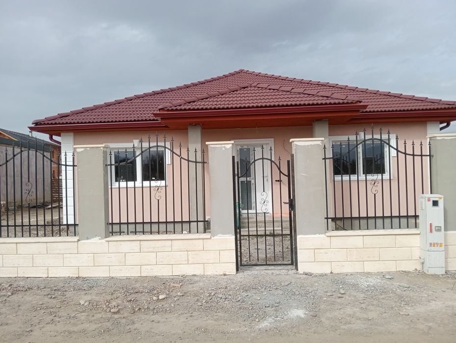 Construim case la rosu