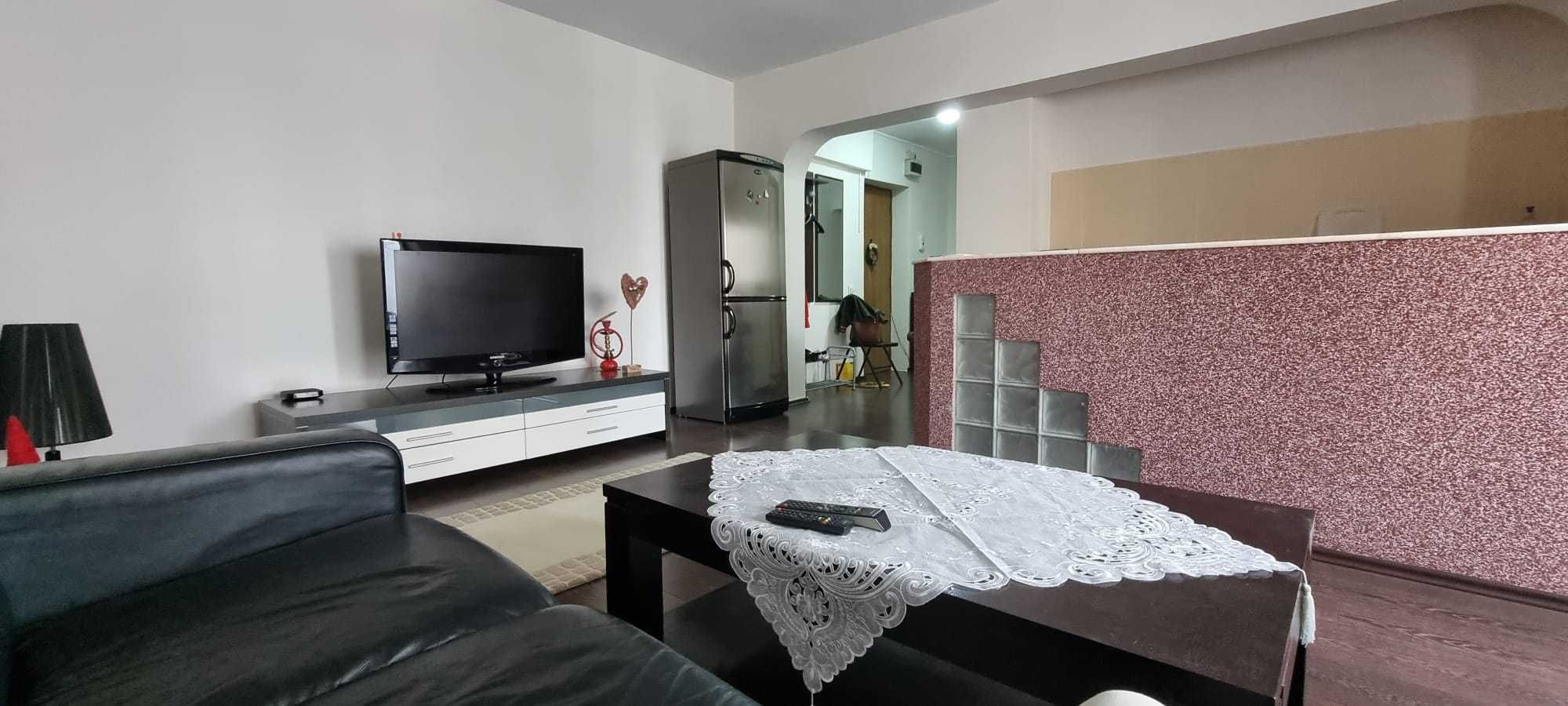 Ofer spre închiriere apartament de 3 camere, zona Nerva Traian