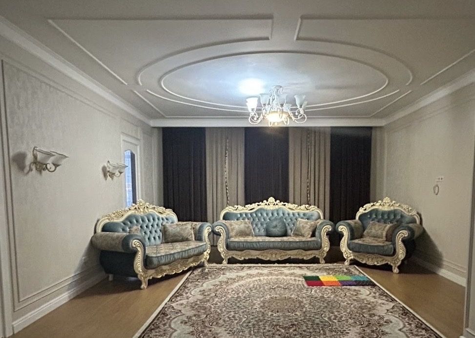 Мягкие диваны и кресла