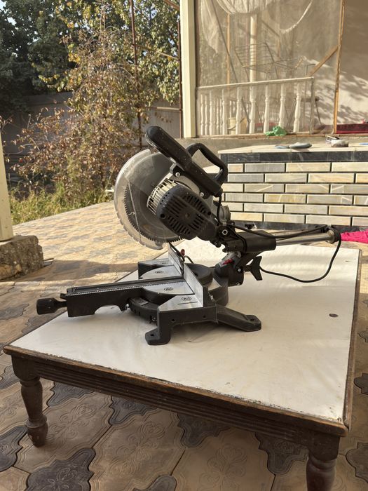 Sotiladi: Torцовочная pила (EPA PT-10/254) – mukammal holatda!