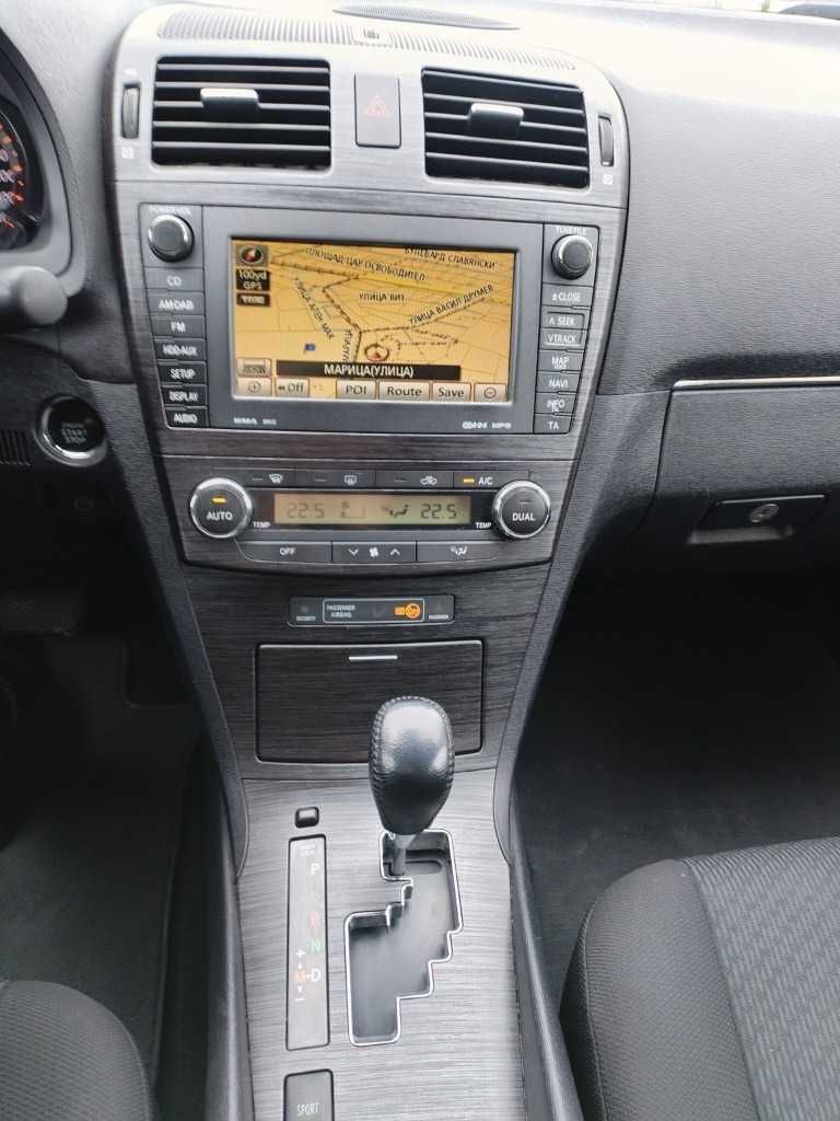 Продавам Тойота Авенсис Т27