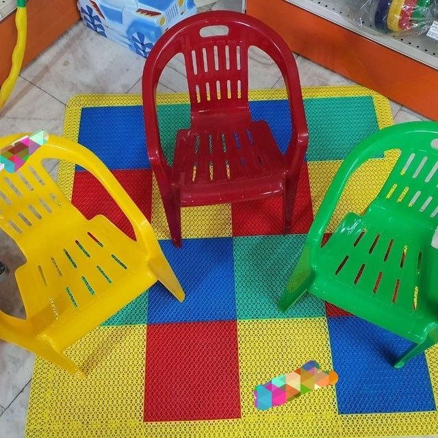 Bolalar uchun komplekt stol stulchalar plastik.
