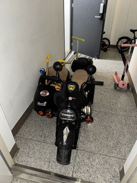 Детский электрический автомобиль