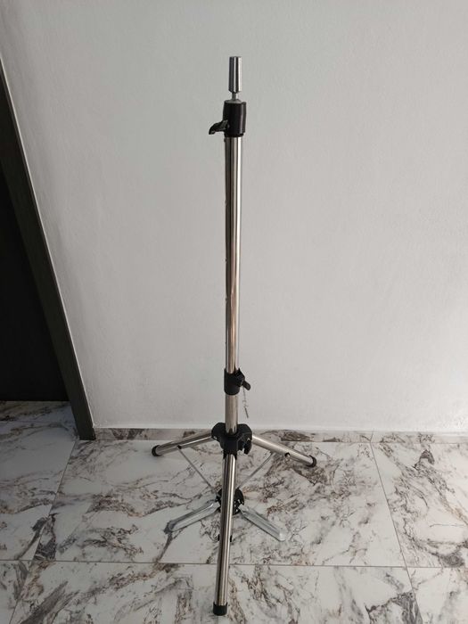 Trepied coafor reglabil 1.35m – stabil și solid!