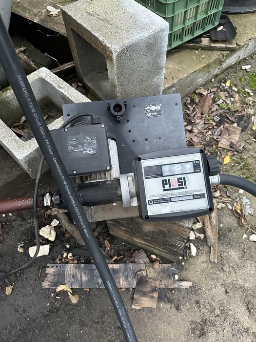 Нафтова цистерна 3 тона и 500 със колонка