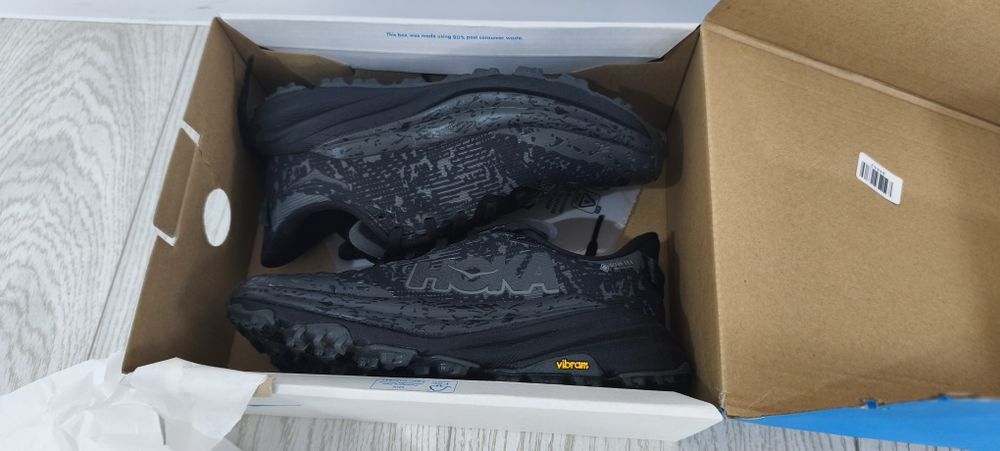Adidași Hoka goretex