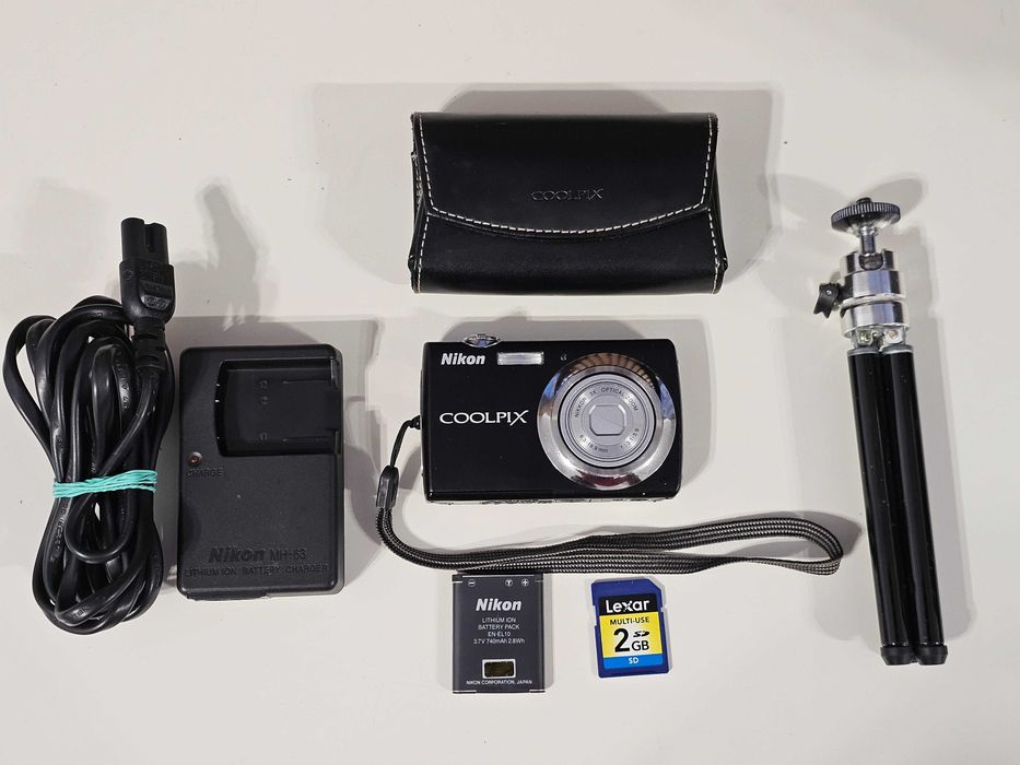 Aparat foto digital compact Nikon Coolpix S220 10MP 3x Zoom