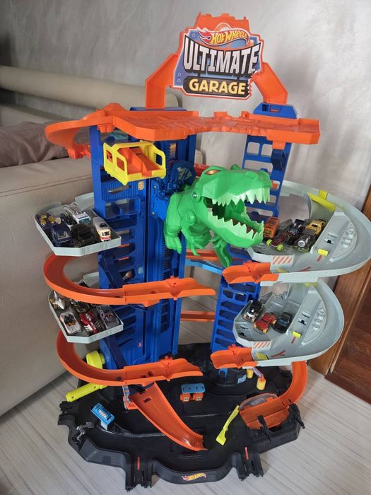 Hot Wheels CITY МЕГА Гараж с Т-РЕКС