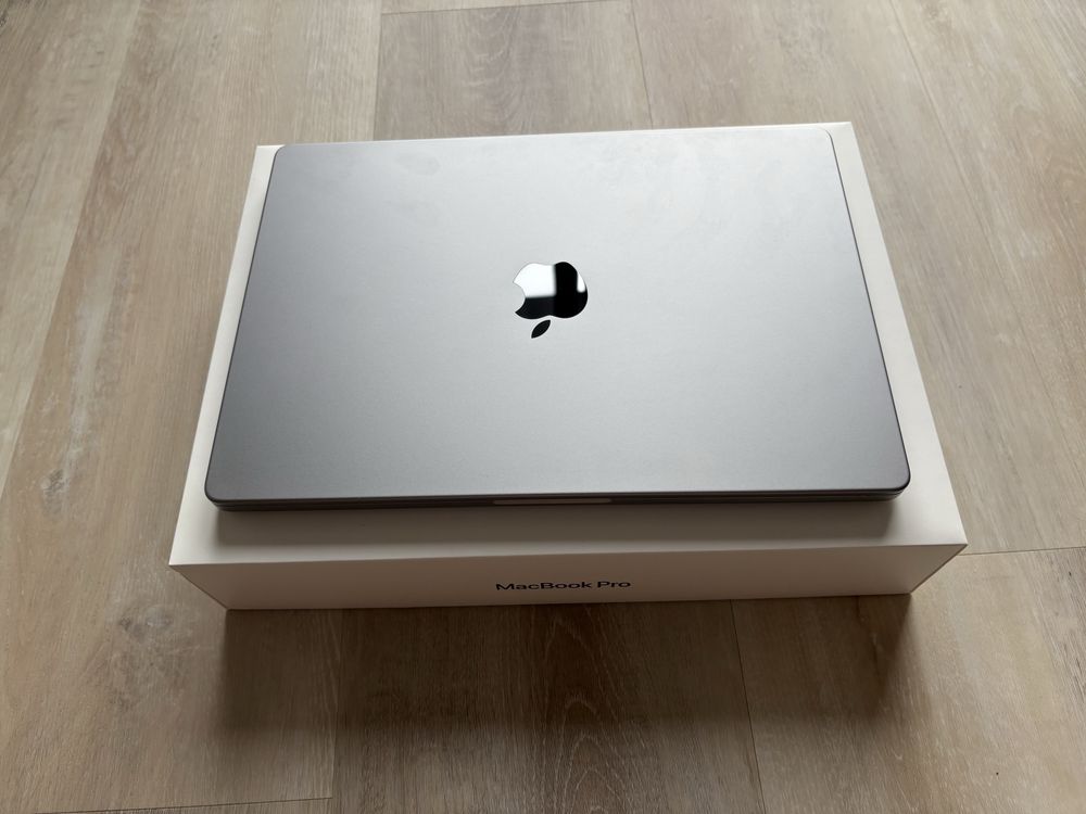 14” Macbok Pro / M1 Pro / 16GB RAM / 512 GB SSD