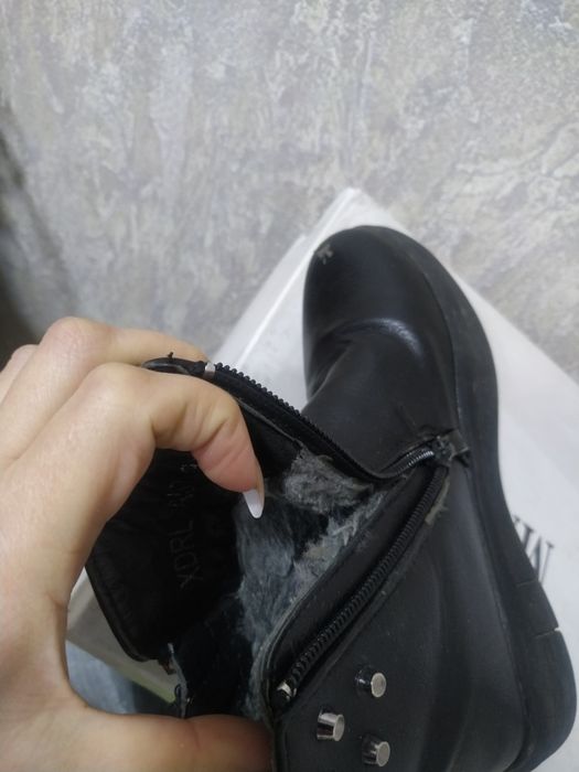 Теплые ботинки на девочку размер 33