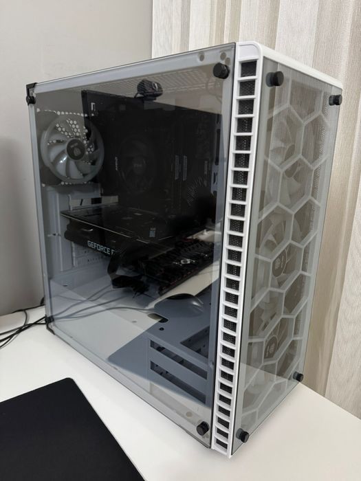 Gaming Pc si Monitor LG