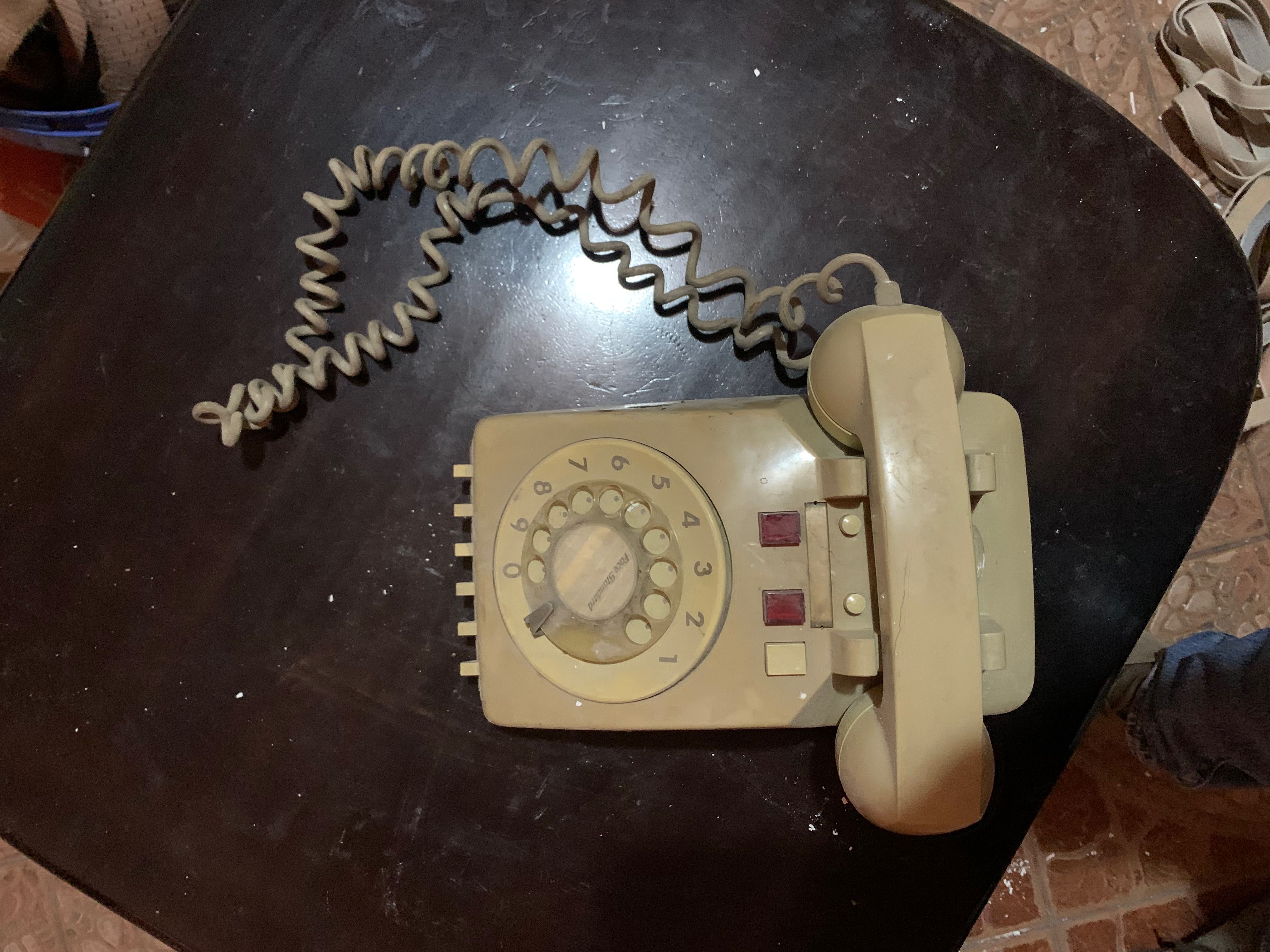 Vând telefon vechi
