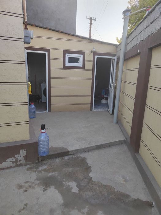 Янгиюл шахарда ховли кирпичнийда