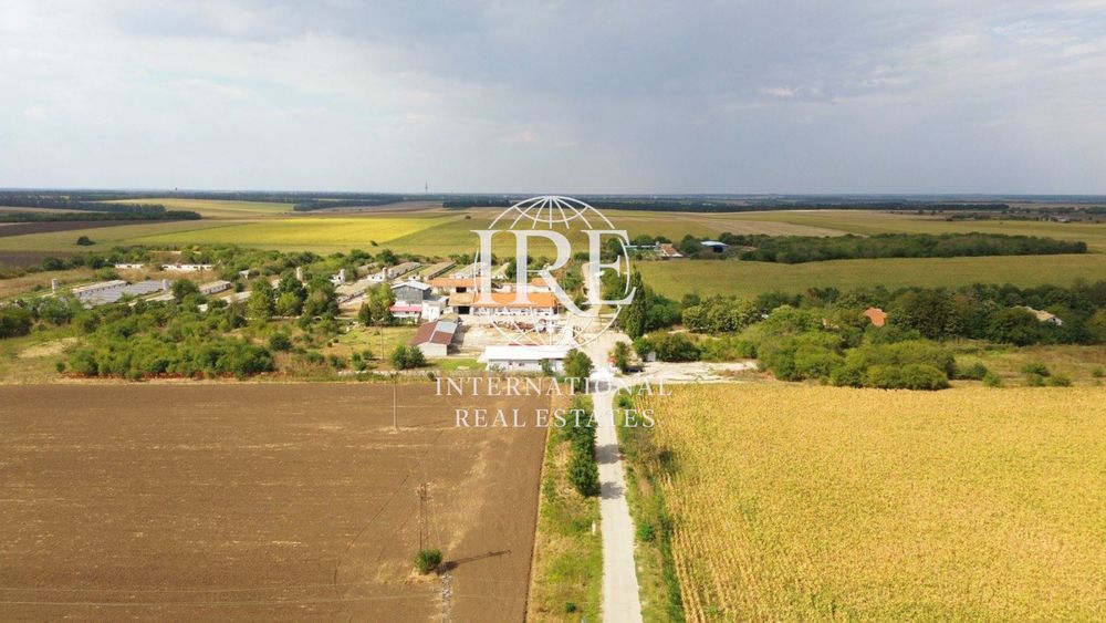 Продава се Промишлена сграда в с. Стефаново, Област Добрич - 6977 кв.м за 172 €/кв.м - Снимка #4