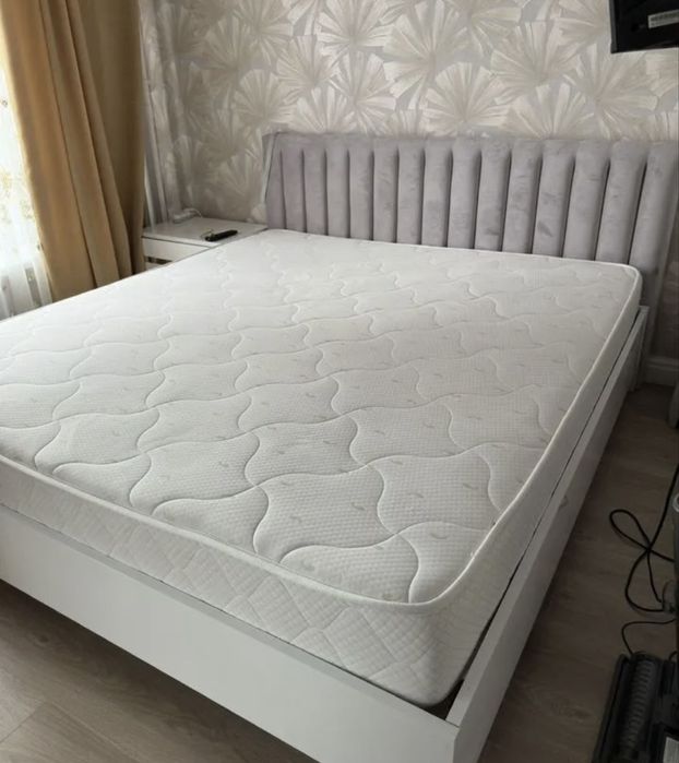 Двуспальная кровать