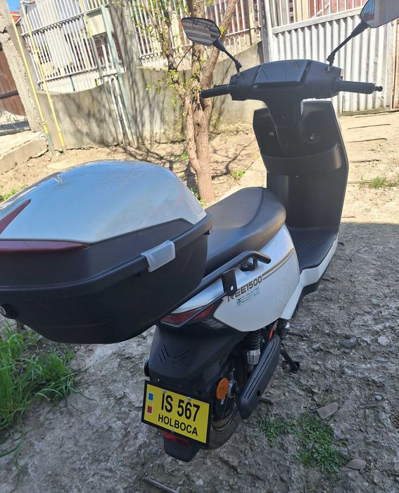 Scuter electric RE1500