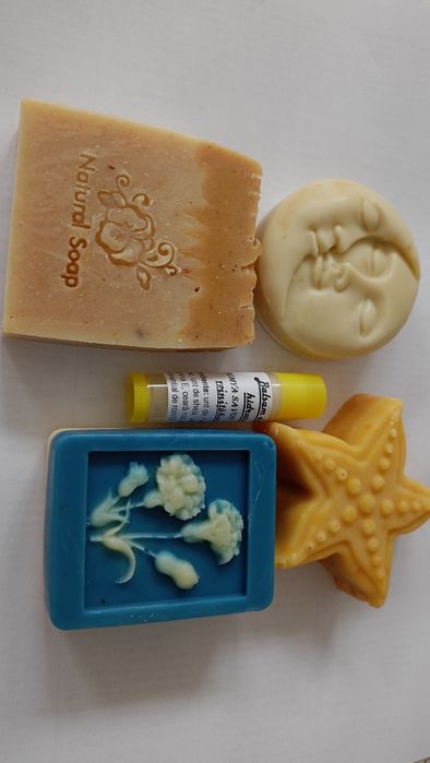 Săpunuri 100% naturale si balsamuri de buze 100%naturale