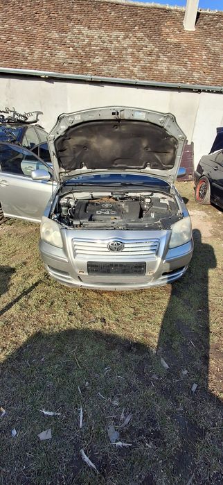 Dezmembrez Toyota avensis t25 2l dizel 2004. 116cp