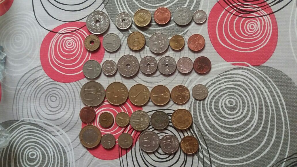 Монети от различни държави и години